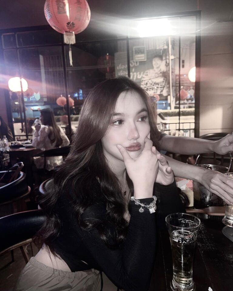 น้องบาร์บี้kanya Bunloed Onlyfans สุดเซ็กซี่ น่ารัก สาวแว่นน่าโดนขย่ม