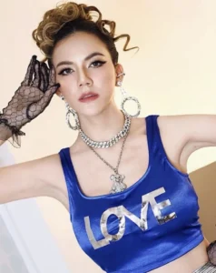 17 จ๊ะ นงผณี 18